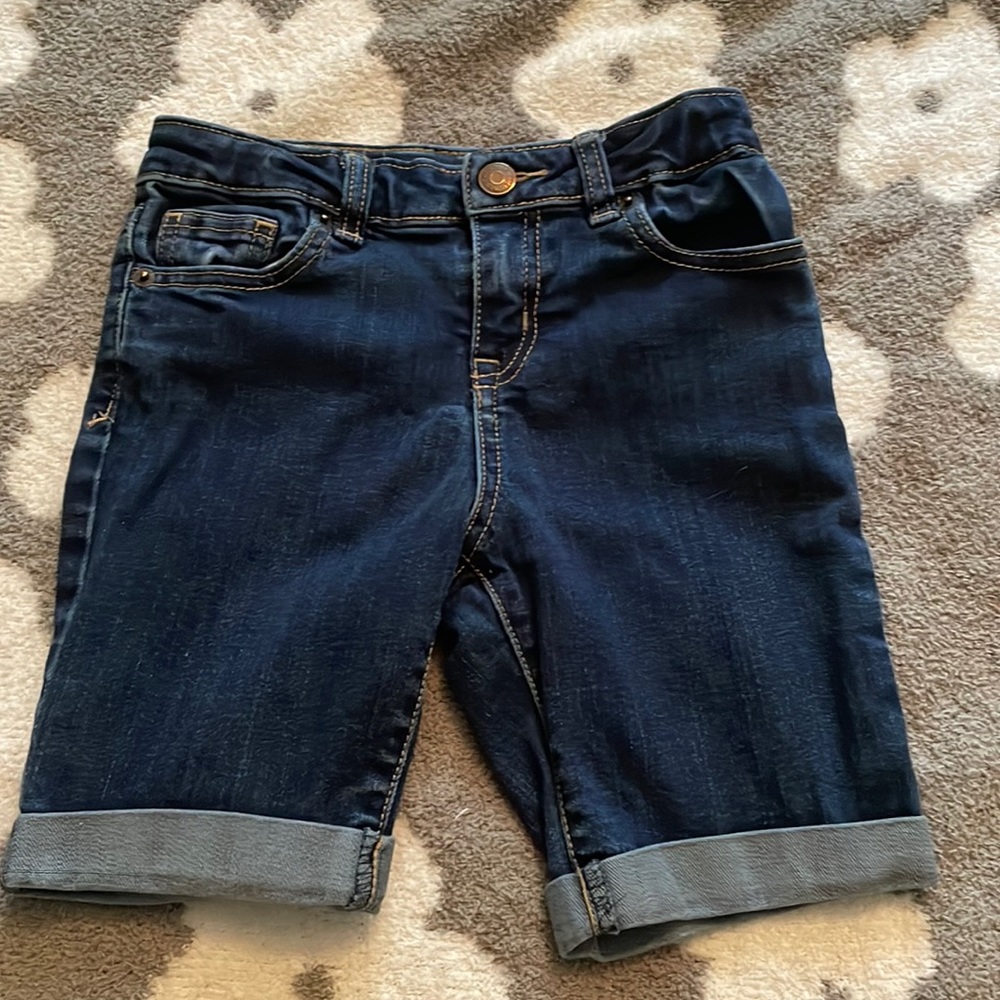 Cherokee kids Bermuda Jean shorts size S 6/6X. Dark blue denim